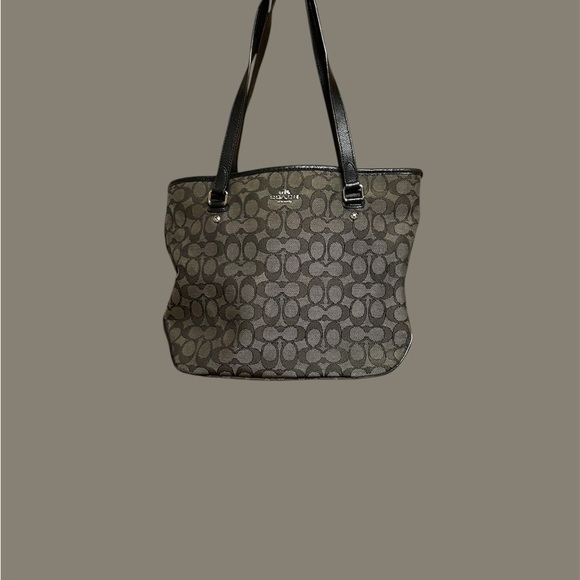 AUTHENTIC COACH GRAY & BLACK SIGNATURE PURSE IN GREAT CONDITION.  GREAT GIFT - Picture 3 of 8